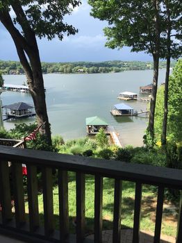 Lake Front Retreat & Water Sports - Lake Hickory, NC