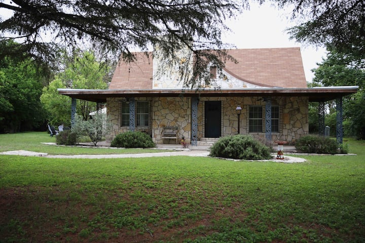 Dos Pinos Riverside Cottage Near Dt Kerrville - Kerrville, TX