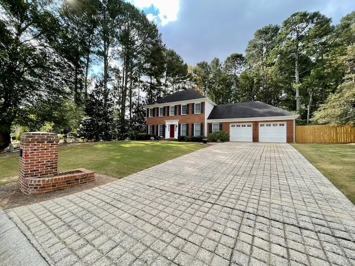 Lovely, Renovated, Spacious Home With Large Deck! - Lawrenceville, GA