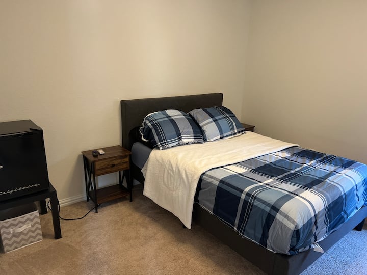 Quiet Clean Bed/bath With A Mini Fridge And Tv - Mesquite, TX