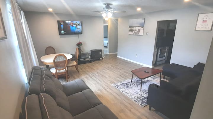 Lovely 2-bedroom Rental Unit With Free Parking - Grove City, OH