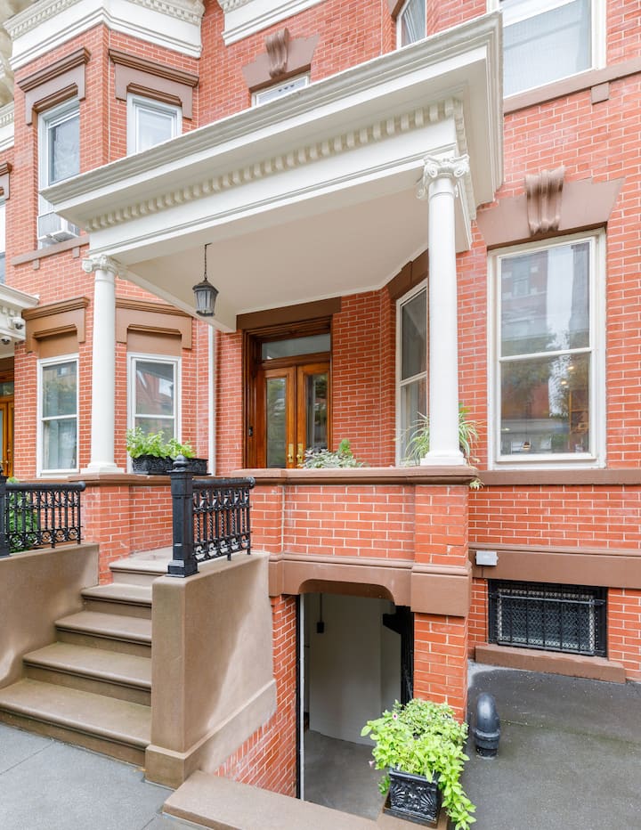 Prime Greenpoint Brownstone With Separate Entrance - New York, NY