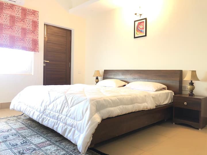 Luxury Apartment Overlooking Ganges Balcony Room - Rishikesh