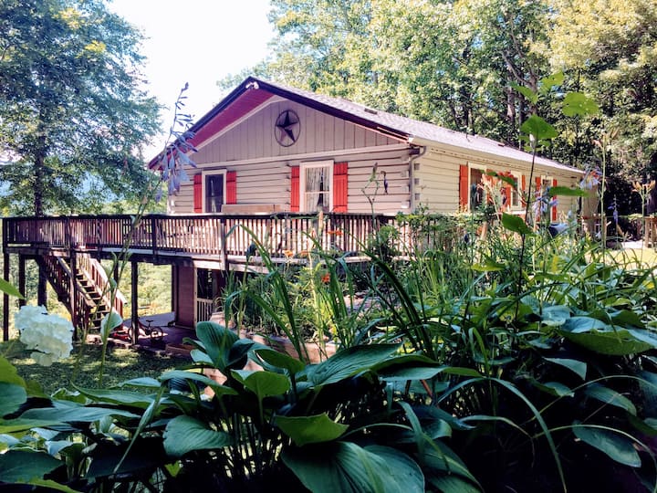 Secluded Retreat - Log Cabin With Long-range Views - West Jefferson