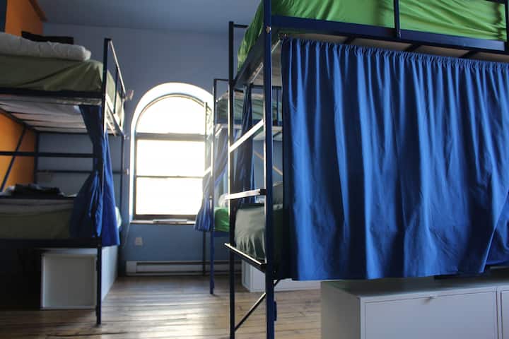 5 Bunk Bed Dorm - Mixed Gender - Montreal
