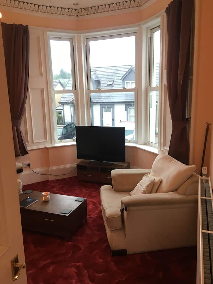 Spacious 1st Floor Flat Close To Town Centre - Dunoon