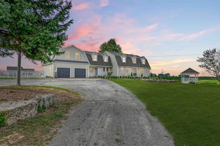 The Vine House-winecountry Home With A View - Beamsville