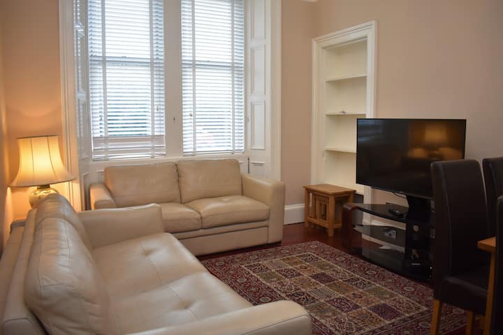 2 Bedroom Flat Off Leith Walk - South Queensferry