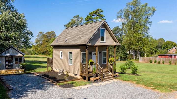 Hickory Tiny House, Short & Long Term Availability - Hickory, NC
