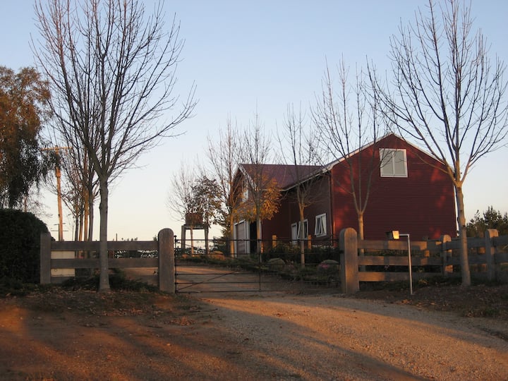 Red Barn Loft Accommodation - Bunyip