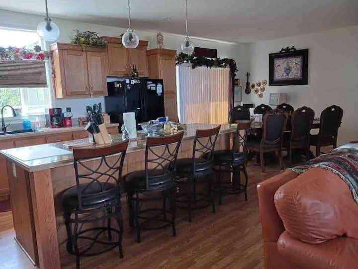 Cheerful 4 Bedroom Home! Quiet And Spacious! - Cody, WY