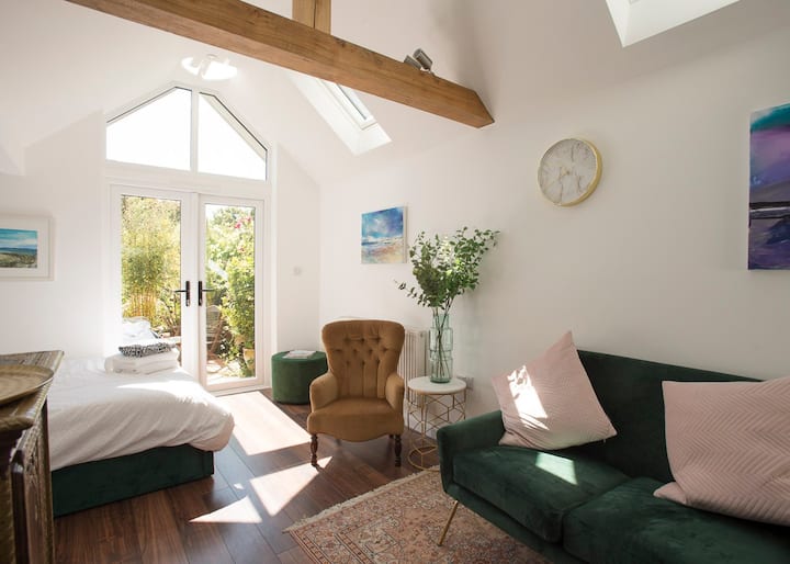 The Gallery Air Bnb, Entire Private Guest Suite. - East Wittering