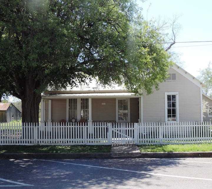 High Street Guesthouse - Comfort Historic District - Comfort, TX