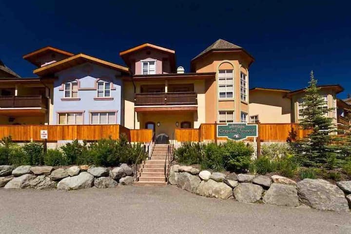 Beautiful 3 Bdrm Townhouse With Fabulous Location - Sun Peaks Resort, BC