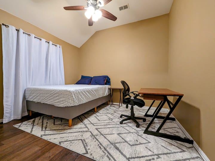 Cozy & Comfort Room Fast Wifi - Frisco, TX