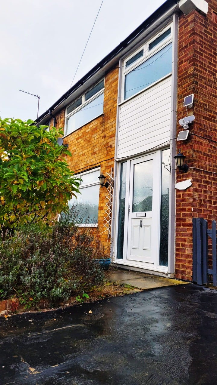 Superb 4 Bed 4 Bath House Right By Luton Airport - Luton