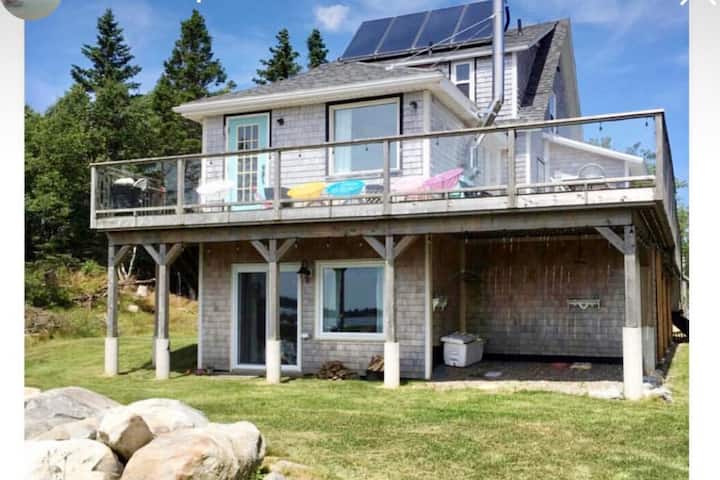Oceanfront Home In White Point Estates. - Liverpool, NS, Canada