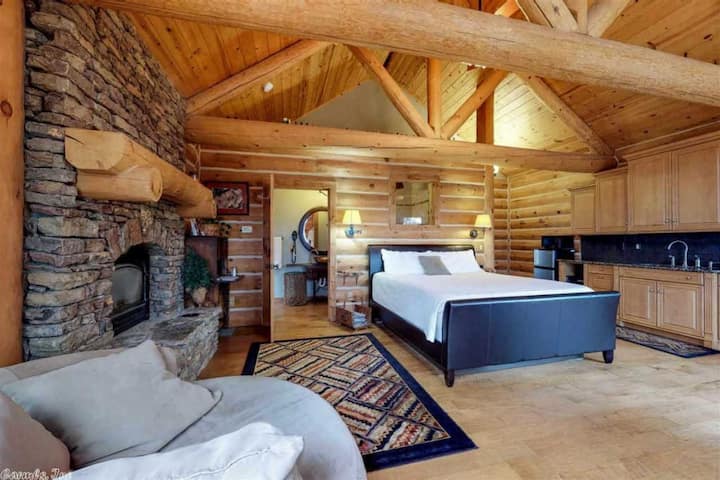 Luxury Private Log Cabin Getaway W/ Hot Tub - Arkansas