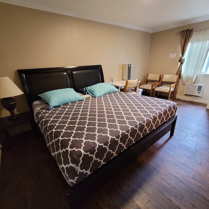 Roomb Kingsized Bed With Master Bath Near Ucr - Riverside, CA