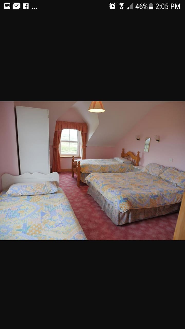 Quad Bedroom Near Doolin, 1-4 Guests & Breakfast - Lisdoonvarna