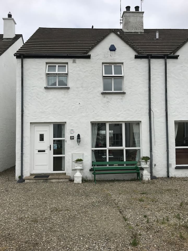20 Strand Cottages Ballycastle Seafront - Ballycastle