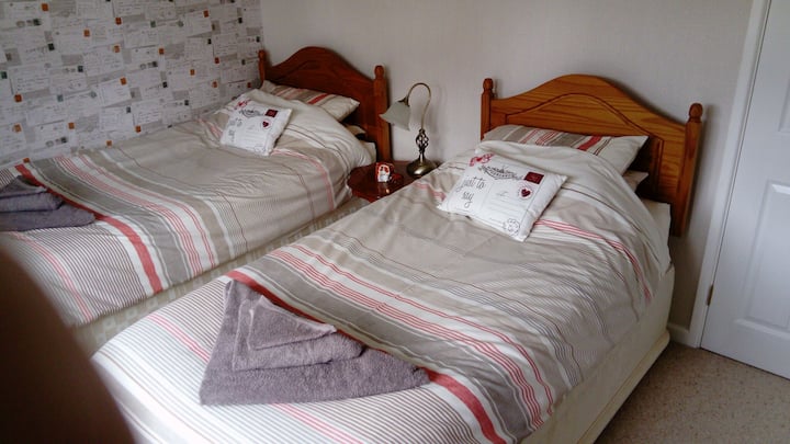 Twin Bedroom, Wi-fi, Near Longleat And Aosb. - Westbury, UK