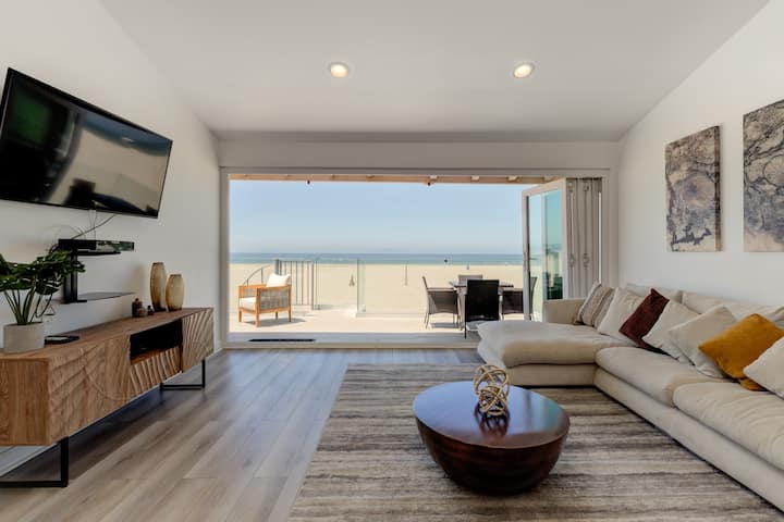 Ocean Front Modern Luxurious Beach Home-game Room - Oxnard