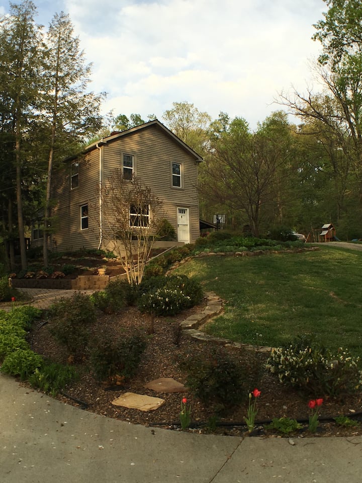 2 Bd 1 Ba  Serene Setting Retreat House - Louisville, KY