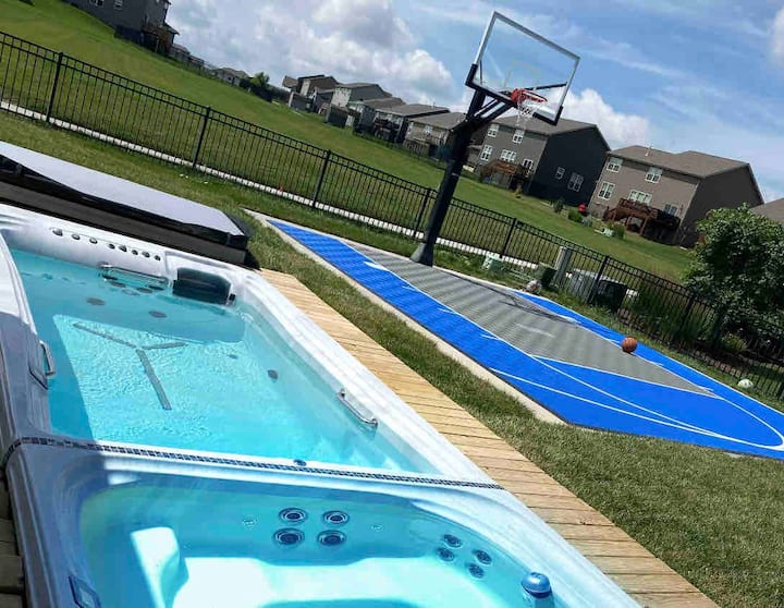 Vacation, Heated Pool, Trampoline, B-ball Court. - North Lake, South Bend