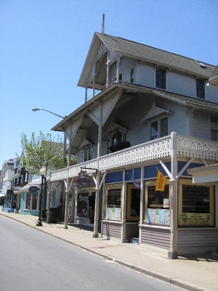 In-town Certified National Historic Oak Bluffs Property - - Edgartown, MA