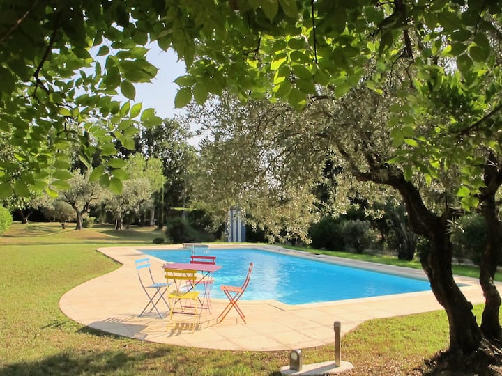 Beautiful Property With Big Garden And Pool In An Ideal Location - Carpentras