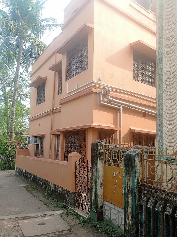 Cheerful 3 Bedroom Home With Kitchen & Terrace - Howrah