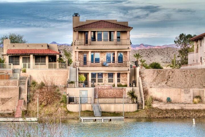 Riverfront Luxury Mansion, Private Pool & Spa - Bullhead City, AZ