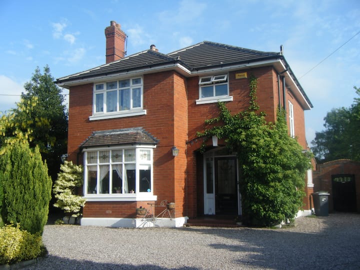 Beautiful House In Old Market Town - Crewe