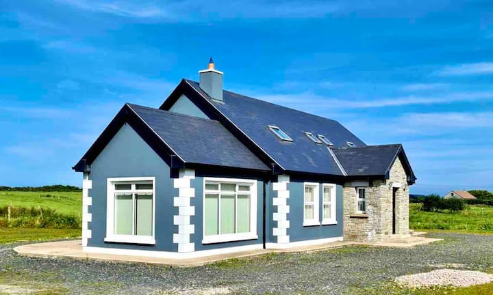 Charming Country Cottage With Fireplace & Sunroom - Dunfanaghy