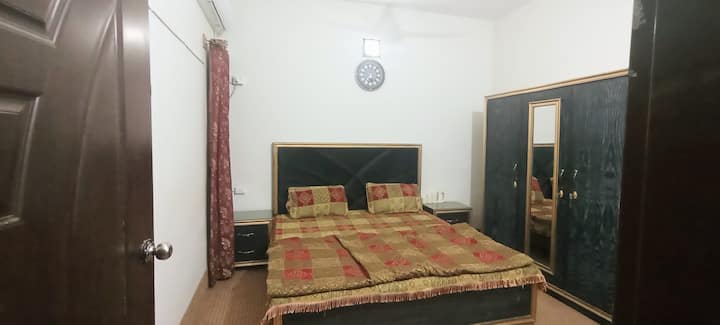 Private Luxurious Motel Apartment - Karachi