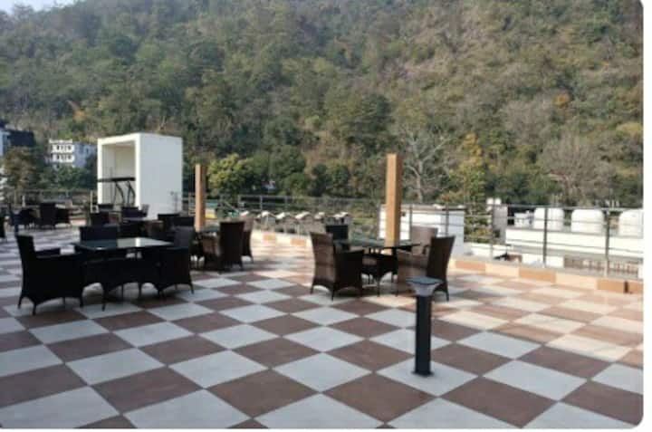 Luxurious 1bhk Flat In Hills Tapovan Parking Lift - Rishikesh