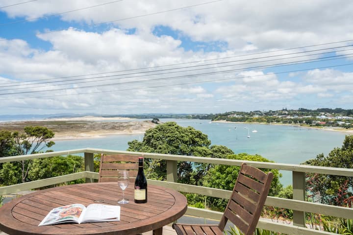 Wintle93 - Sunny, Pet-friendly Kiwi Bach With Stunning Views, Walk To The Estuary And Surf Beach - Mangawhai Heads