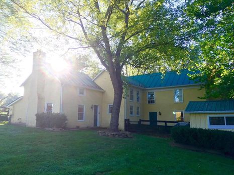 Looking for a vacation rental in Marshall, VA? Try cozycozy