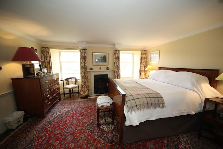 Super Manor House Bed And Breakfast 1 - Brecon