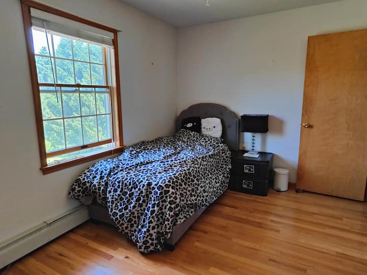 2 Bedrooms With Private Bathroom - Hope, NJ