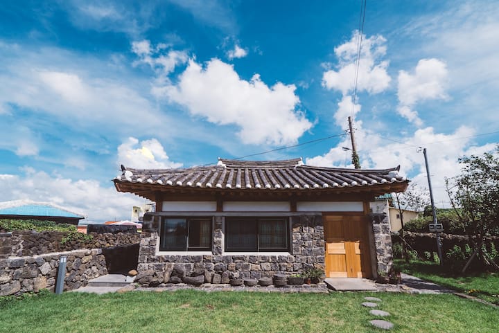 Dongparksaenge Traditional House - Jeju-do