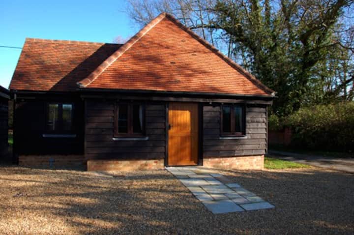 Fantastic Self Contained Barn Conversion In Hurst - Wokingham