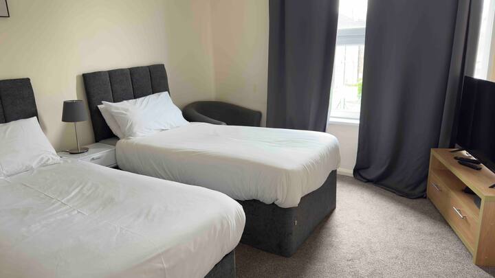 Spacious Two Bedrooms Accommodation Free Parking - Aylesbury