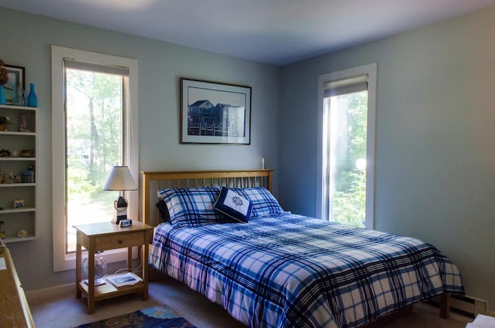 Quiet/ Wooded/ Walk To Town:  Shared Home W/ 1 Other Guest Room. - Edgartown, MA