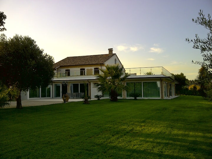 Villa Country House With Apartments - Castelfidardo
