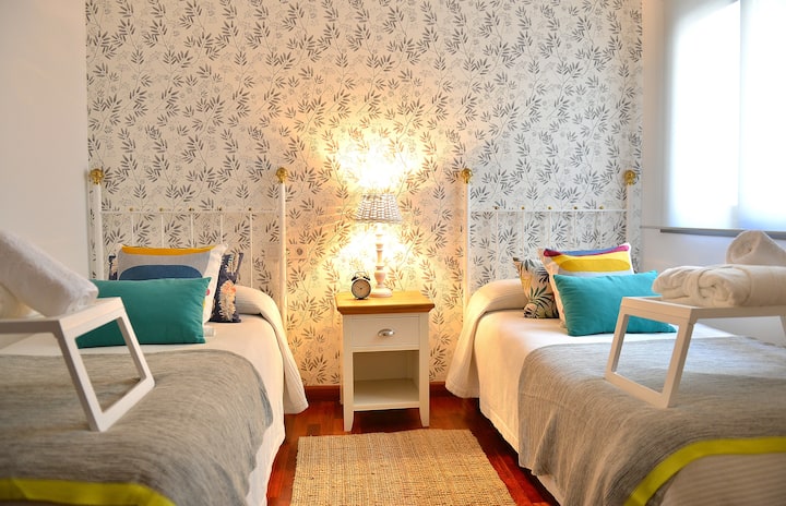 Room With 2 Beds In Santa Justa, Sevilla - Siviglia