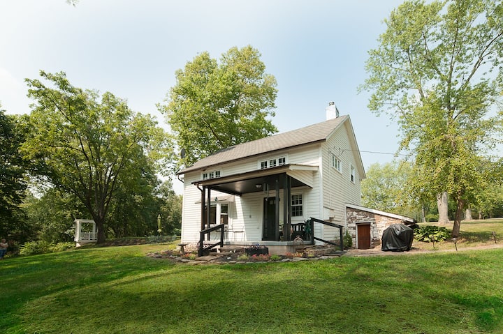 Romantic River Side Historic Country Cottage - Emmitsburg, MD