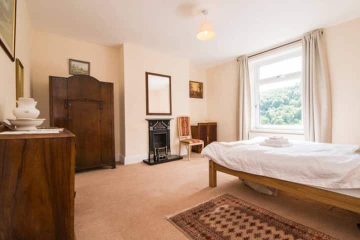 Valley View, River, Central, Sleeps 8 - Todmorden