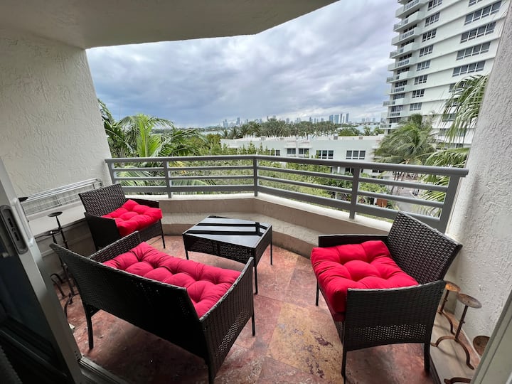 Share Room For Girls Only - Miami Beach